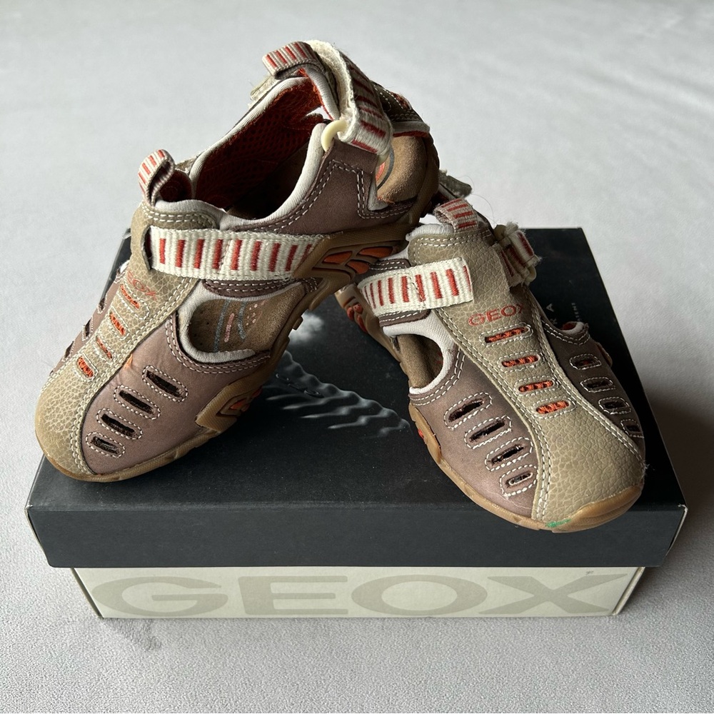 Geox ~ Leather Sandals with Velcro ~ Children’s Size 11